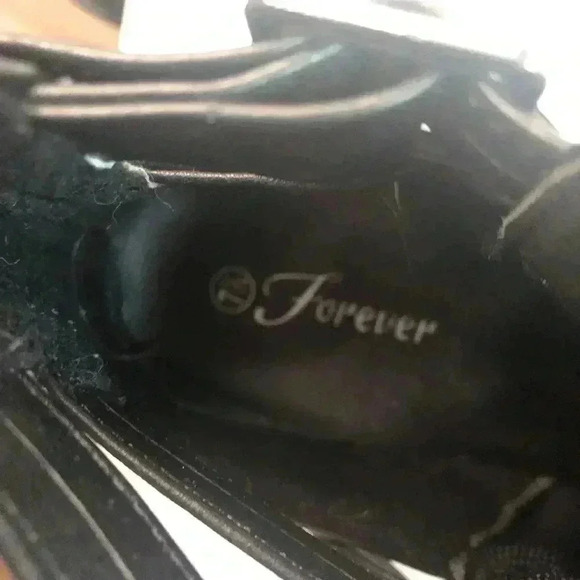 Restricted Womens Sz 7.5 Black Ankle Bootie Triple Buckles zip back - Picture 7 of 7